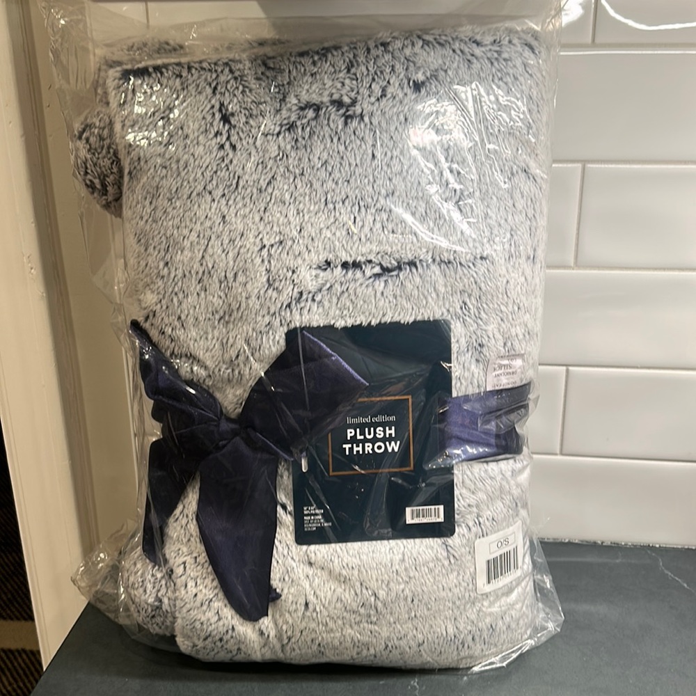 NEW in the bag Plush Throw from Ulta Beauty